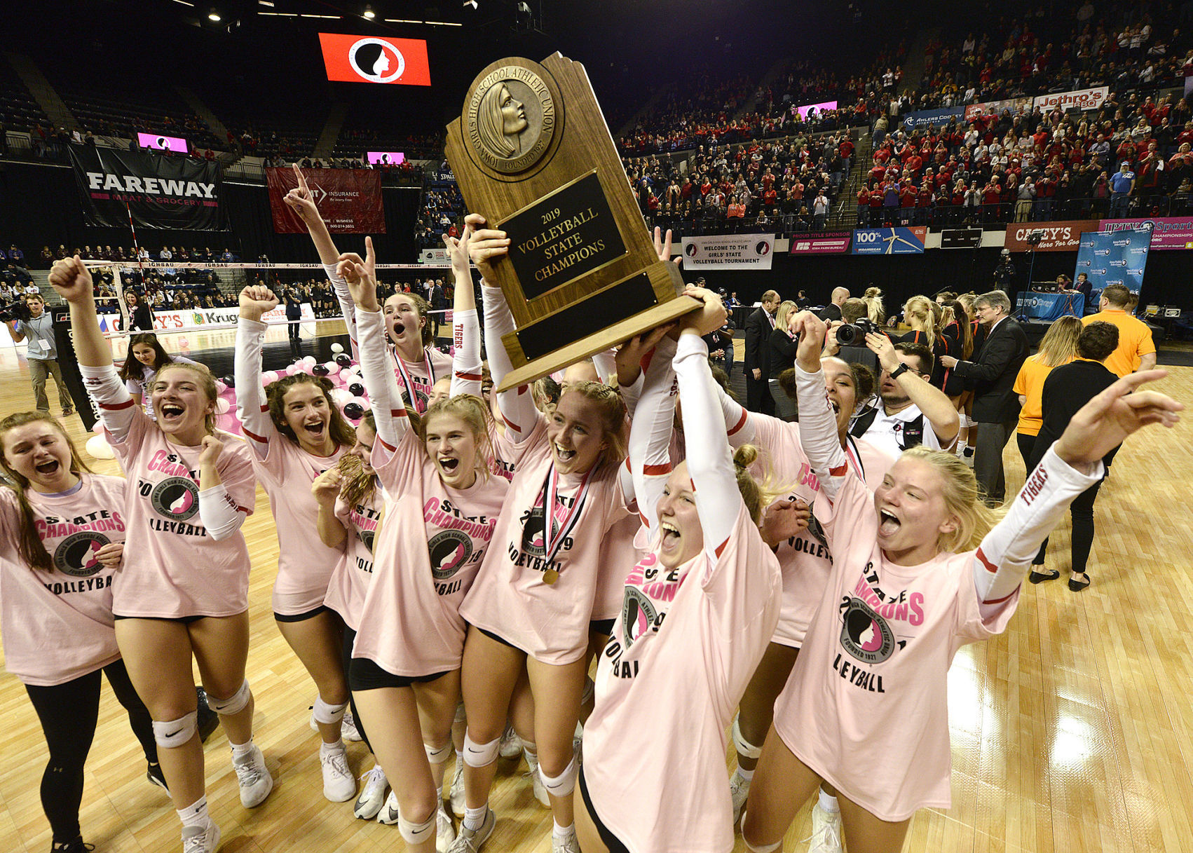 Cedar Falls vs West Des Moines Valley state volleyball